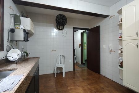 Casa de condomínio à venda com 330m², 4 quartos e 2 vagasCozinha - Armários