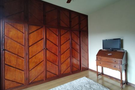 Casa de condomínio à venda com 330m², 4 quartos e 2 vagasQuarto 2 - Armários