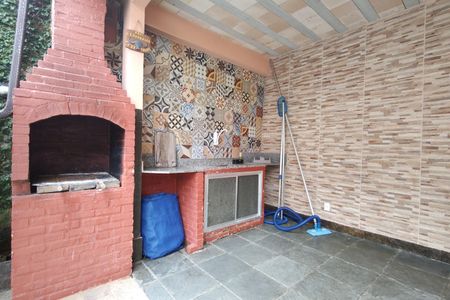 Casa de condomínio à venda com 330m², 4 quartos e 2 vagasChurrasqueira