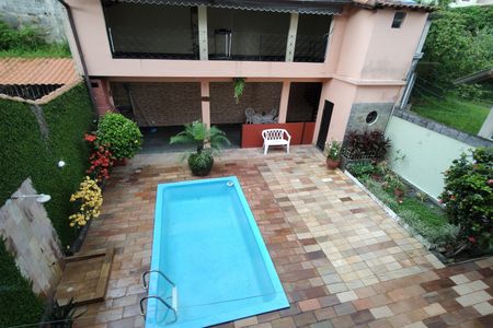 Casa de condomínio à venda com 330m², 4 quartos e 2 vagasPiscina