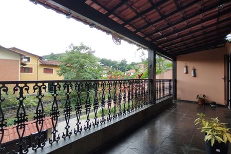 Casa de condomínio à venda com 330m², 4 quartos e 2 vagasVaranda