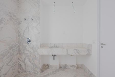 Apartamento à venda com 301m², 3 quartos e 4 vagasBanheiro 2 da Suíte 3