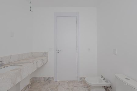 Apartamento à venda com 301m², 3 quartos e 4 vagasBanheiro 2 da Suíte 3