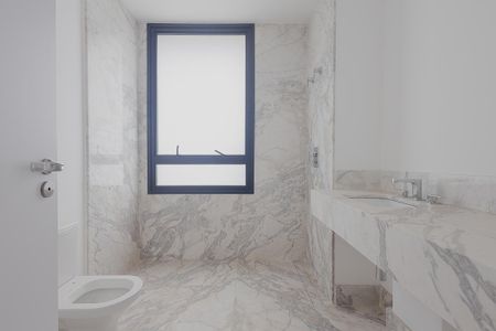 Apartamento à venda com 301m², 3 quartos e 4 vagasBanheiro 2 da Suíte 3