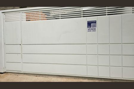 Casa à venda com 100m², 4 quartos e 5 vagas Casa à venda com 100m², 4 quartos e 5 vagasFachada