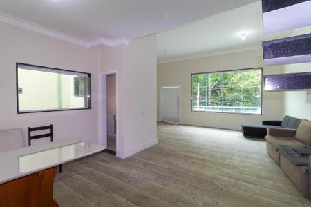 Casa à venda com 220m², 3 quartos e 4 vagas Casa à venda com 220m², 3 quartos e 4 vagasSala