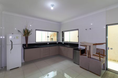 Casa à venda com 220m², 3 quartos e 4 vagas Casa à venda com 220m², 3 quartos e 4 vagasCozinha