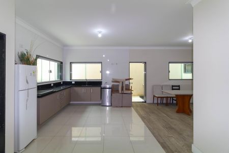 Casa à venda com 220m², 3 quartos e 4 vagas Casa à venda com 220m², 3 quartos e 4 vagasCozinha