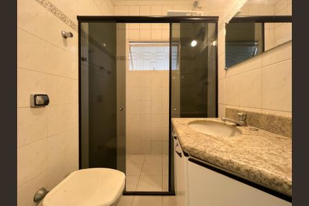 Casa de condomínio para alugar com 192m², 3 quartos e 6 vagas Casa de condomínio para alugar com 192m², 3 quartos e 6 vagasBanheiro