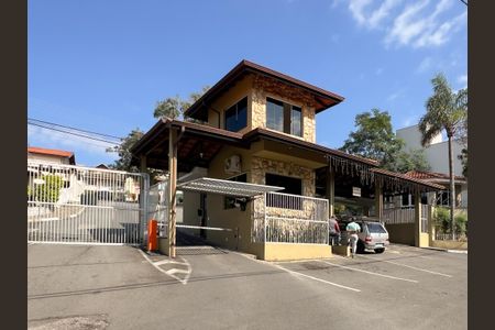Casa de condomínio para alugar com 192m², 3 quartos e 6 vagas Casa de condomínio para alugar com 192m², 3 quartos e 6 vagasFachada