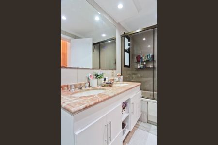 Apartamento à venda com 131m², 3 quartos e 2 vagasBanheiro da Suíte 3