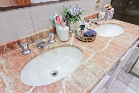 Apartamento à venda com 131m², 3 quartos e 2 vagasBanheiro da Suíte 3