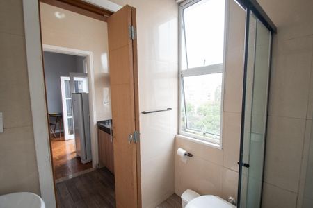 Banheiro de kitnet/studio para alugar com 1 quarto, 45m² em Sé, São Paulo