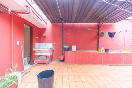 Casa à venda com 486m², 2 quartos e 3 vagas Casa à venda com 486m², 2 quartos e 3 vagasQuintal