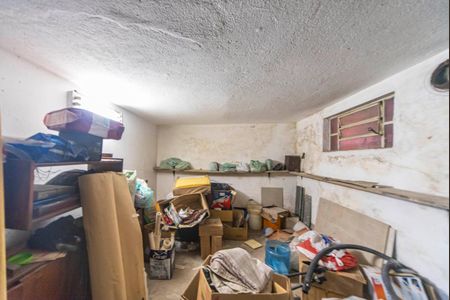 Casa à venda com 486m², 2 quartos e 3 vagas Casa à venda com 486m², 2 quartos e 3 vagasPorão