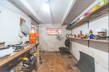 Casa à venda com 486m², 2 quartos e 3 vagas Casa à venda com 486m², 2 quartos e 3 vagasPorão