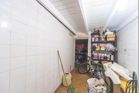 Casa à venda com 486m², 2 quartos e 3 vagas Casa à venda com 486m², 2 quartos e 3 vagasPorão