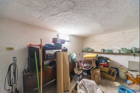 Casa à venda com 486m², 2 quartos e 3 vagas Casa à venda com 486m², 2 quartos e 3 vagasPorão