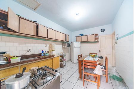 Casa à venda com 486m², 2 quartos e 3 vagas Casa à venda com 486m², 2 quartos e 3 vagasCozinha