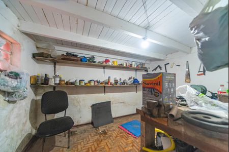 Casa à venda com 486m², 2 quartos e 3 vagas Casa à venda com 486m², 2 quartos e 3 vagasPorão