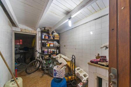 Casa à venda com 486m², 2 quartos e 3 vagas Casa à venda com 486m², 2 quartos e 3 vagasPorão