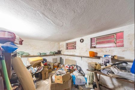 Casa à venda com 486m², 2 quartos e 3 vagas Casa à venda com 486m², 2 quartos e 3 vagasPorão