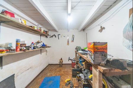 Casa à venda com 486m², 2 quartos e 3 vagas Casa à venda com 486m², 2 quartos e 3 vagasPorão