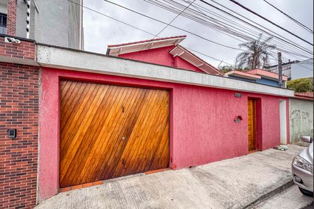 Casa à venda com 486m², 2 quartos e 3 vagas Casa à venda com 486m², 2 quartos e 3 vagasFachada