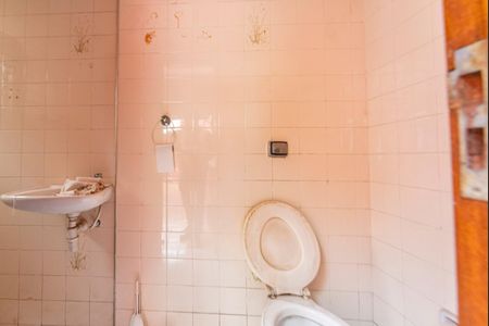 Casa à venda com 486m², 2 quartos e 3 vagas Casa à venda com 486m², 2 quartos e 3 vagasBanheiro de Serviço