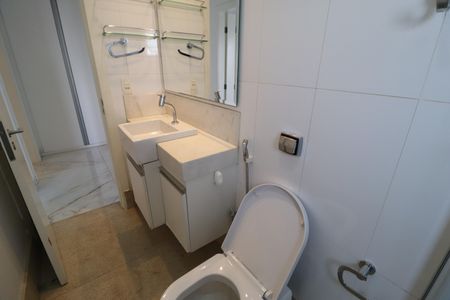 Apartamento para alugar com 274m², 3 quartos e 3 vagasBanheiro Social