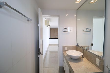 Apartamento para alugar com 274m², 3 quartos e 3 vagasBanheiro Social do Espaço Gourmet