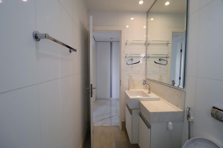 Apartamento para alugar com 274m², 3 quartos e 3 vagasBanheiro Social