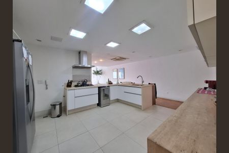 Apartamento à venda com 200m², 4 quartos e 1 vagaCozinha