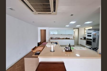 Apartamento à venda com 200m², 4 quartos e 1 vagaCozinha