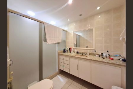 Apartamento à venda com 200m², 4 quartos e 1 vagaBanheiro 2