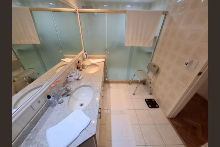 Apartamento à venda com 200m², 4 quartos e 1 vagaBanheiro 1