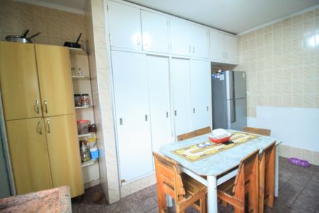 Casa à venda com 254m², 4 quartos e 2 vagasCozinha