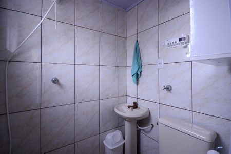 Banheiro Social de casa para alugar com 1 quarto, 20m² em Vila Gumercindo, São Paulo