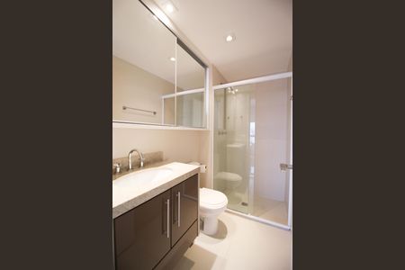 Apartamento à venda com 66m², 2 quartos e 1 vaga Apartamento à venda com 66m², 2 quartos e 1 vagaBanheiro da Suíte