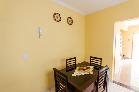 Casa à venda com 79m², 2 quartos e 2 vagas Casa à venda com 79m², 2 quartos e 2 vagasCozinha