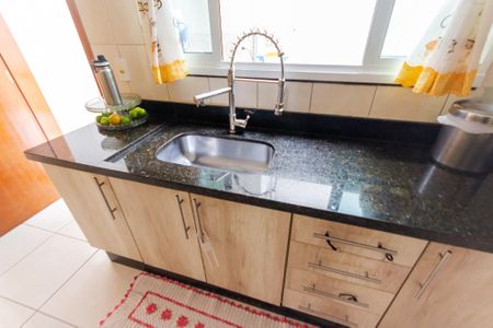 Casa à venda com 79m², 2 quartos e 2 vagas Casa à venda com 79m², 2 quartos e 2 vagasCozinha