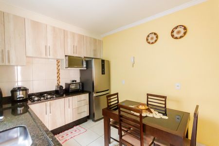 Casa à venda com 79m², 2 quartos e 2 vagas Casa à venda com 79m², 2 quartos e 2 vagasCozinha