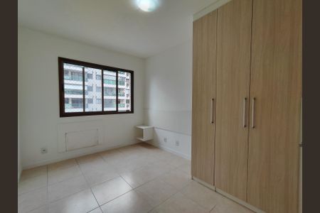 Apartamento à venda com 70m², 2 quartos e 1 vaga Apartamento à venda com 70m², 2 quartos e 1 vagaSuíte