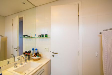 Apartamento à venda com 180m², 3 quartos e 3 vagasBanheiro da Suíte 2