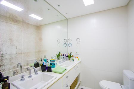 Apartamento à venda com 180m², 3 quartos e 3 vagasBanheiro da Suíte 1