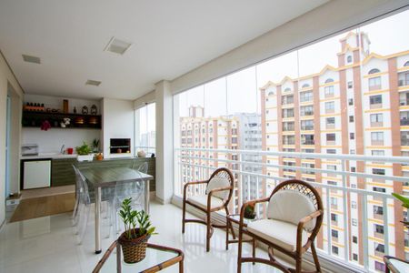 Apartamento à venda com 180m², 3 quartos e 3 vagasVaranda gourmet