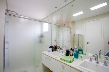 Apartamento à venda com 180m², 3 quartos e 3 vagasBanheiro da Suíte 1