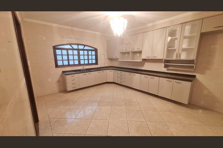 Casa para alugar com 320m², 3 quartos e 4 vagas Casa para alugar com 320m², 3 quartos e 4 vagasCozinha