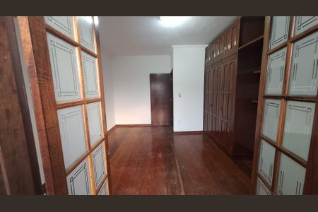 Casa para alugar com 320m², 3 quartos e 4 vagas Casa para alugar com 320m², 3 quartos e 4 vagasQuarto 1 Sacada