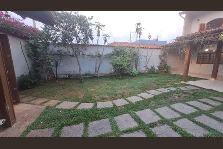 Casa para alugar com 320m², 3 quartos e 4 vagas Casa para alugar com 320m², 3 quartos e 4 vagasÁrea Externa